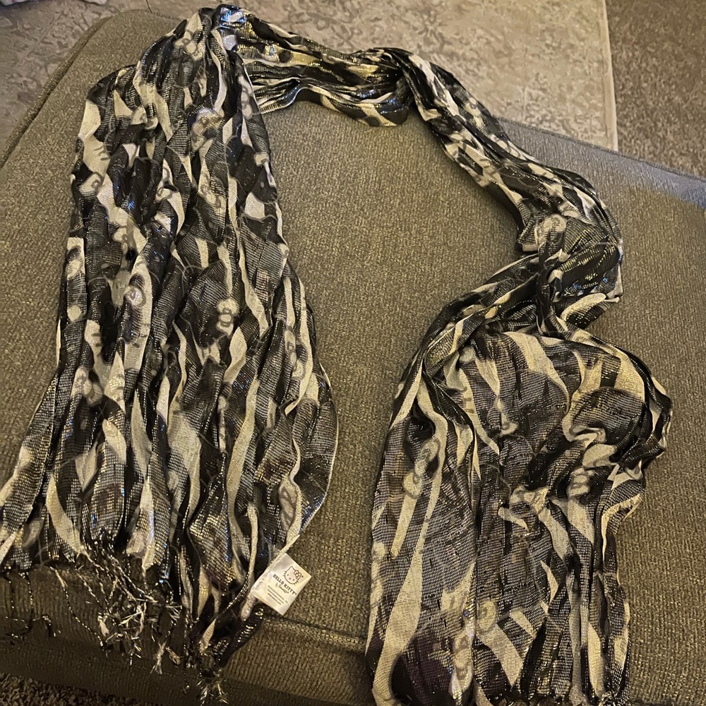 Hello Kitty scarf